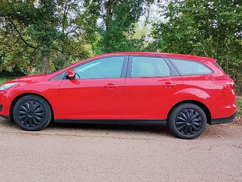 Gebraucht Ford Focus Trend 101 PS (74 kW) 2018 Racerot Kombi