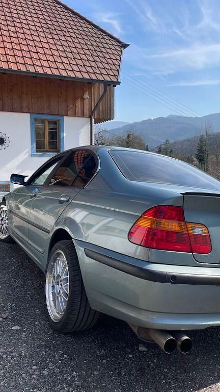 Gebraucht BMW 320 170 PS (125 kW) 2002 Blau Limousine