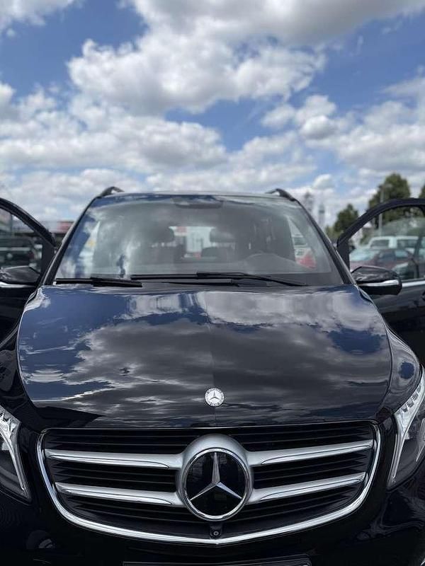 Schwarz Gebraucht 2014 Mercedes V250 Van / Kleinbus | 35.000 € - Bild 1/4