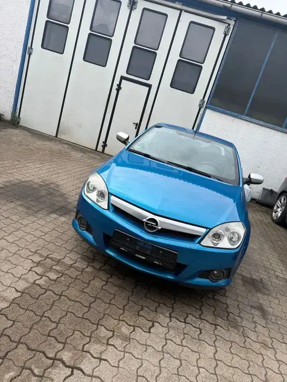 Używany Opel Tigra Cosmo 90 KM (66 kW) 2004 Niebieski Kabriolet