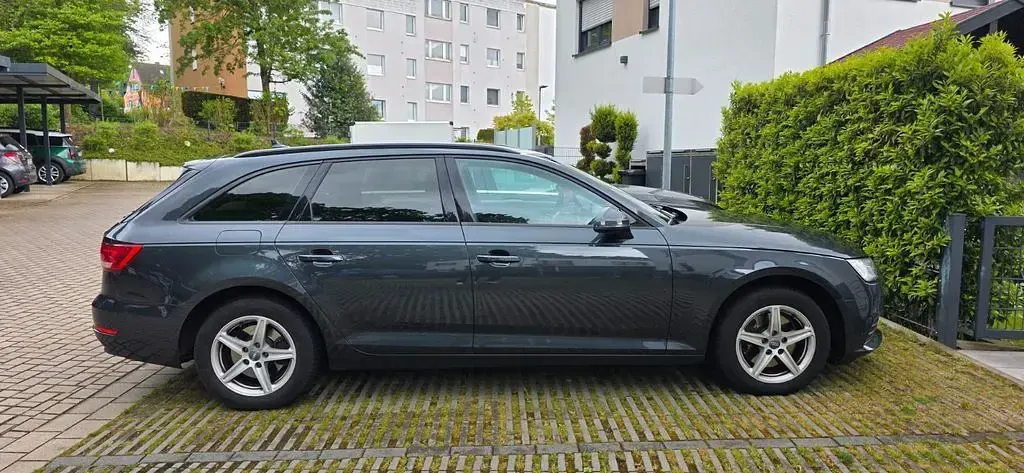 Używany Audi A4 Design 150 KM (110 kW) 2018 Szary Kombi