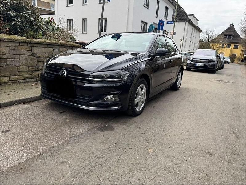 Gebraucht VW Polo Comfortline 95 PS (69 kW) 2018 Schwarz Kleinwagen