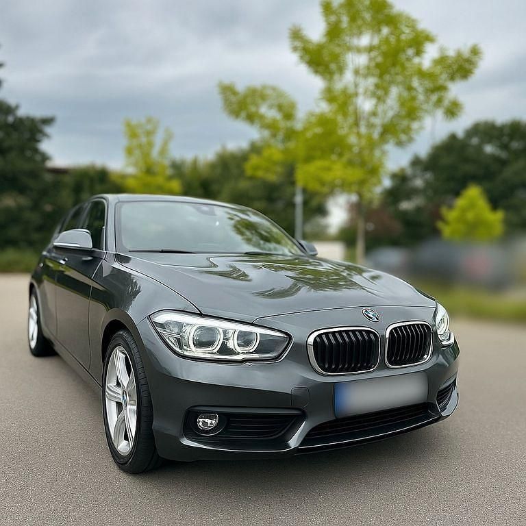 Grau Gebraucht 2017 BMW 118 Advantage Kleinwagen | 13.499 € (Fairer Preis) - Bild 1/4