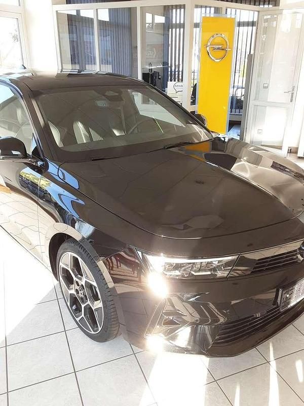 Gebraucht Opel Astra Ultimate 131 PS (96 kW) 2024 Karbon schwarz Limousine