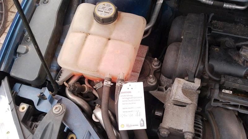 Gebraucht Ford Focus 101 PS (74 kW) 2006 Blau Kleinwagen