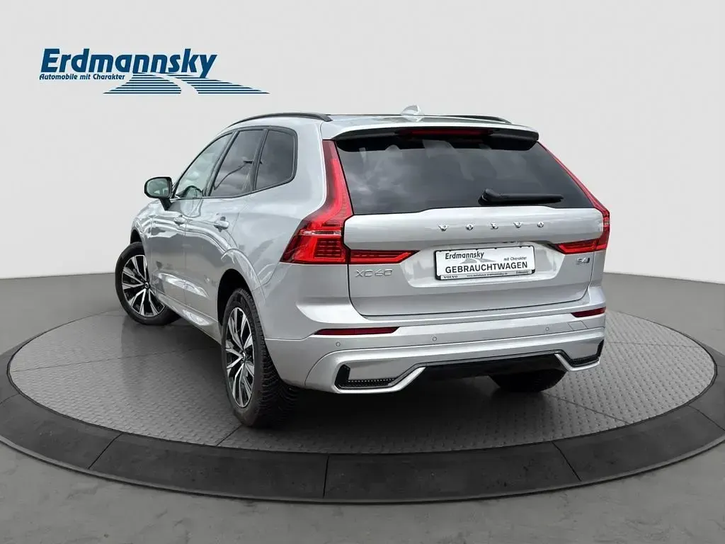 Gebraucht Volvo XC60 Plus 197 PS (144 kW) 2023 Silber SUV