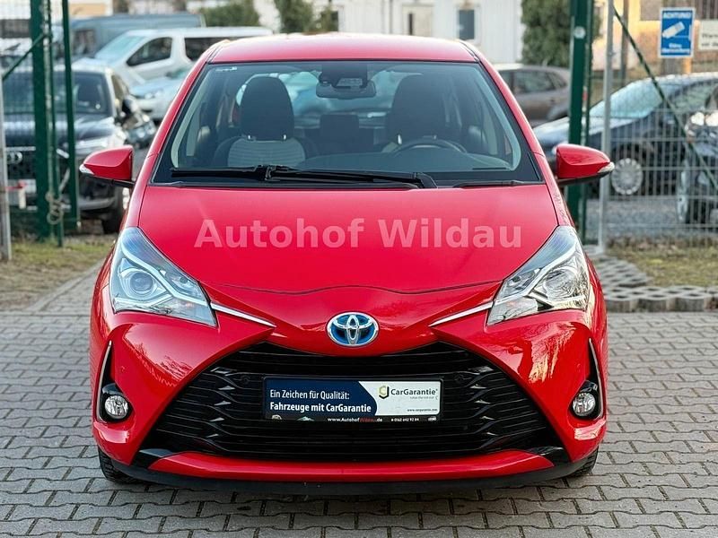 Gebraucht Toyota Yaris Hybrid Comfort 75 PS (55 kW) 2017 Rot Kleinwagen