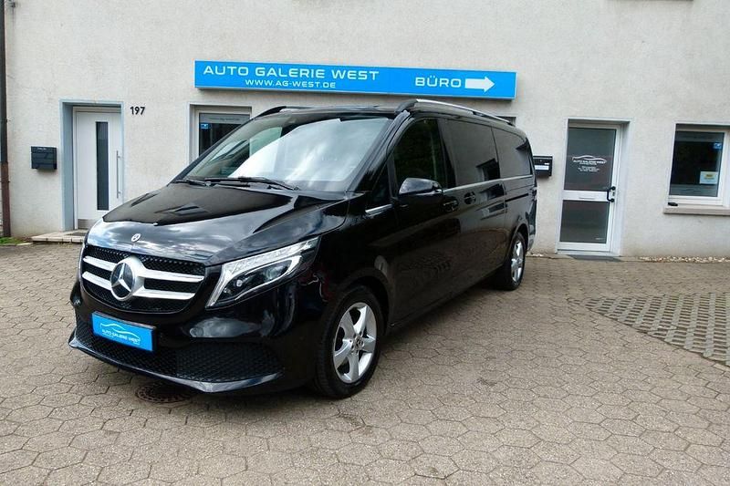 Schwarz Gebraucht 2019 Mercedes V220 Avantgarde Van / Kleinbus | 35.990 € (Fairer Preis) - Bild 1/4