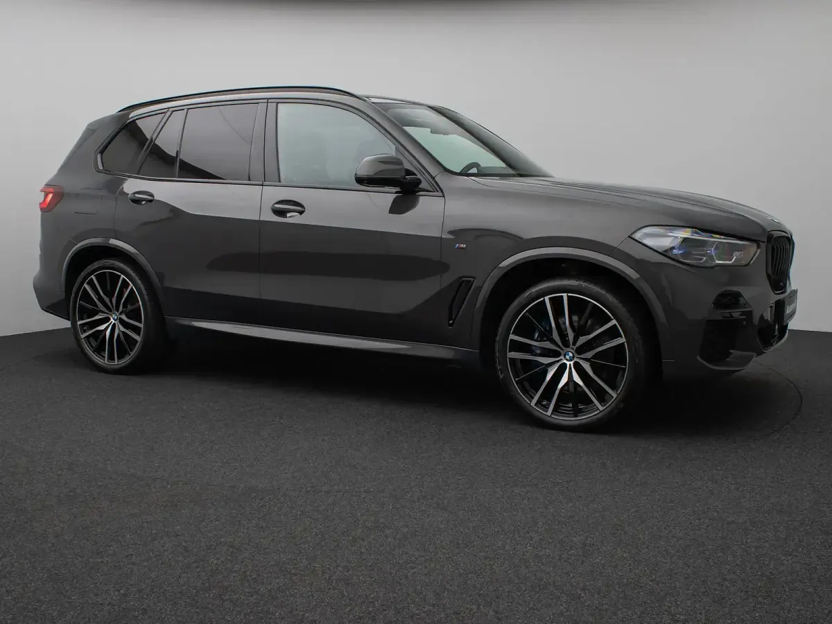 Gebraucht BMW X5 M50 530 PS (389 kW) 2022 Bmw individual dravitgrauschwarz SUV