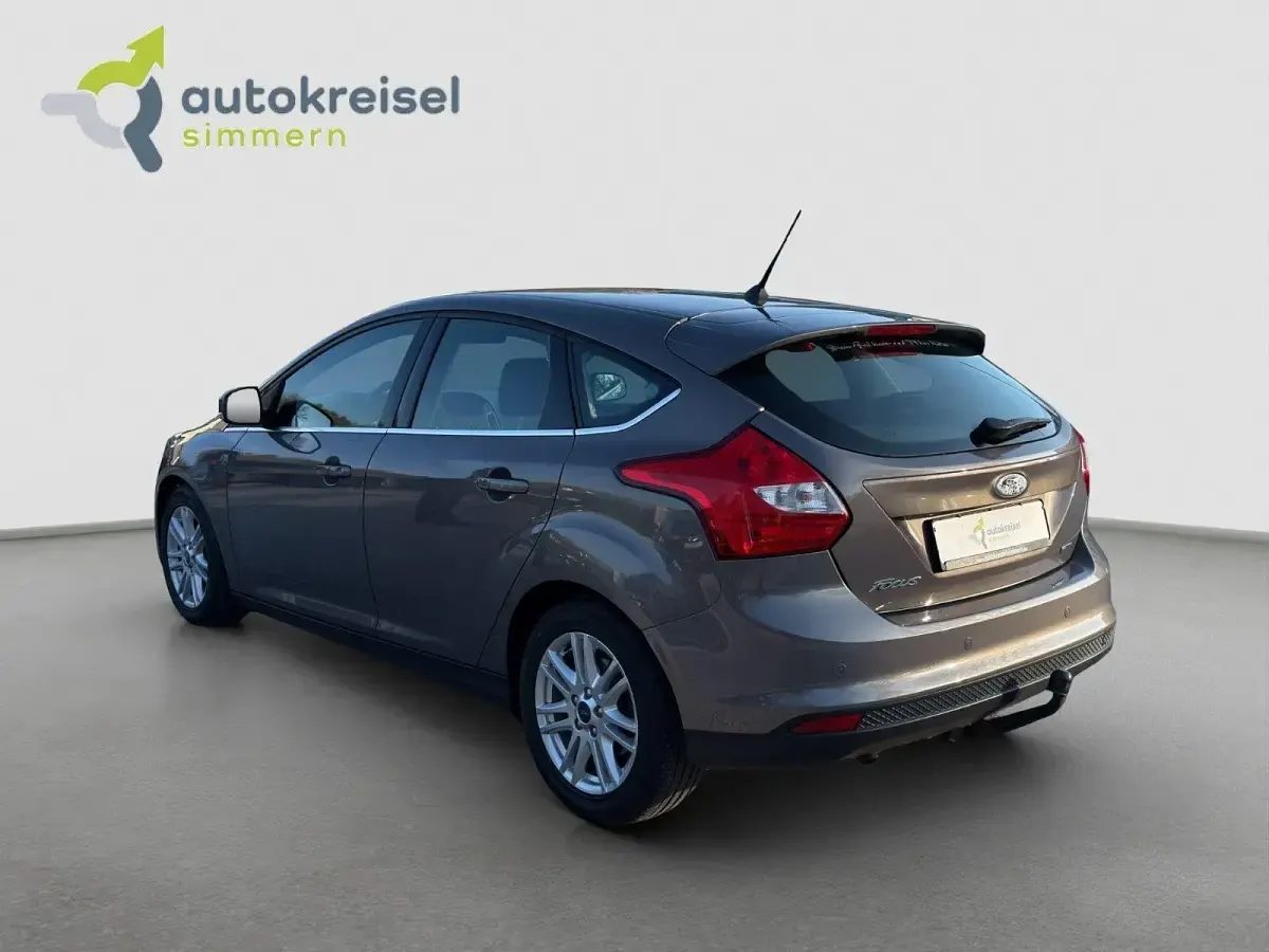 Używany Ford Focus Titanium 125 KM (91 kW) 2013 Brązowy Sedan/Limuzyna