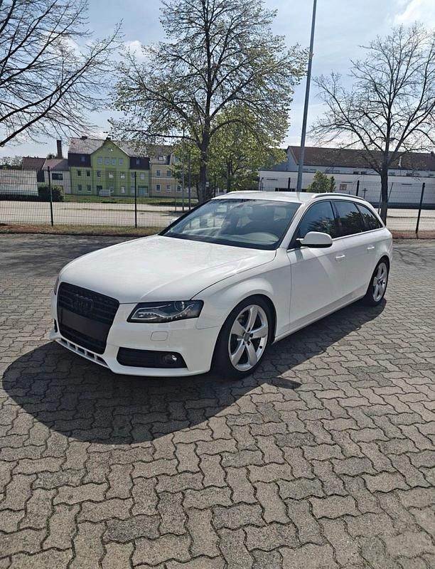 Gebraucht Audi A4 143 PS (105 kW) 2011 Weiß Kombi