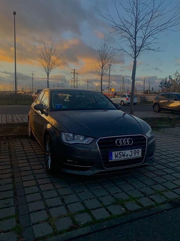 Grau Gebraucht 2013 Audi A3 Ambiente Limousine | 12.000 € (Fairer Preis) - Bild 1/4