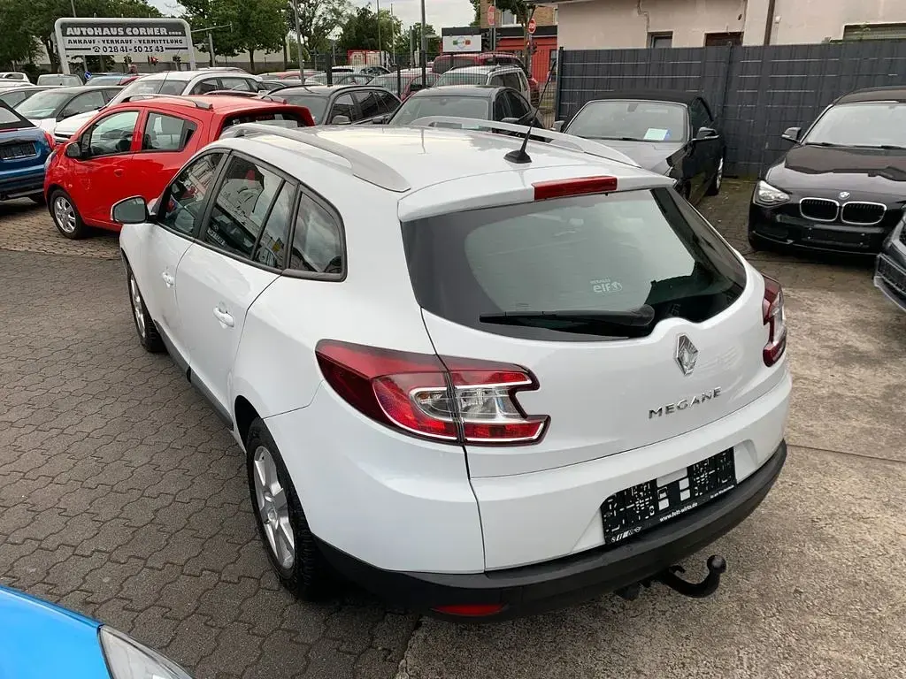 Gebraucht Renault Mégane Expression 110 PS (80 kW) 2012 Weiß Limousine