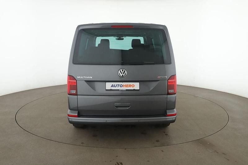 Gebraucht VW Multivan Comfortline 204 PS (150 kW) 2023 Grau Van