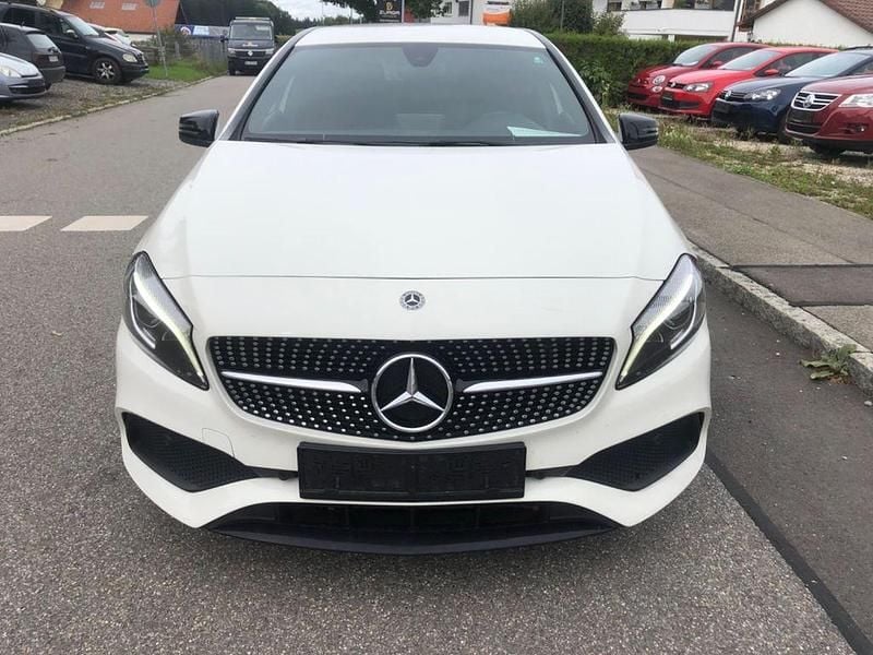 Weiß Gebraucht 2018 Mercedes A200 AMG Limousine | 17.999 € (Guter Preis) - Bild 1/4