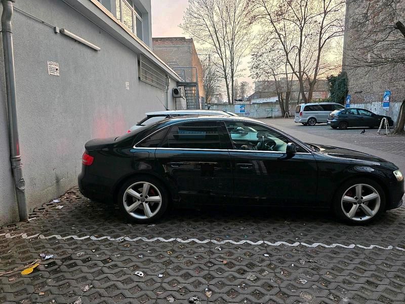 Używany Audi A4 174 KM (127 kW) 2012 Czarny Sedan/Limuzyna