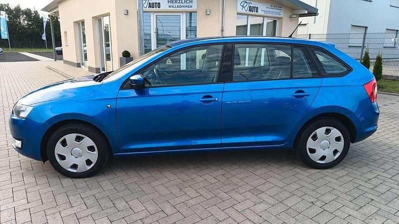 Gebraucht Skoda Rapid 105 PS (77 kW) 2013 Raceblau metallic Kleinwagen
