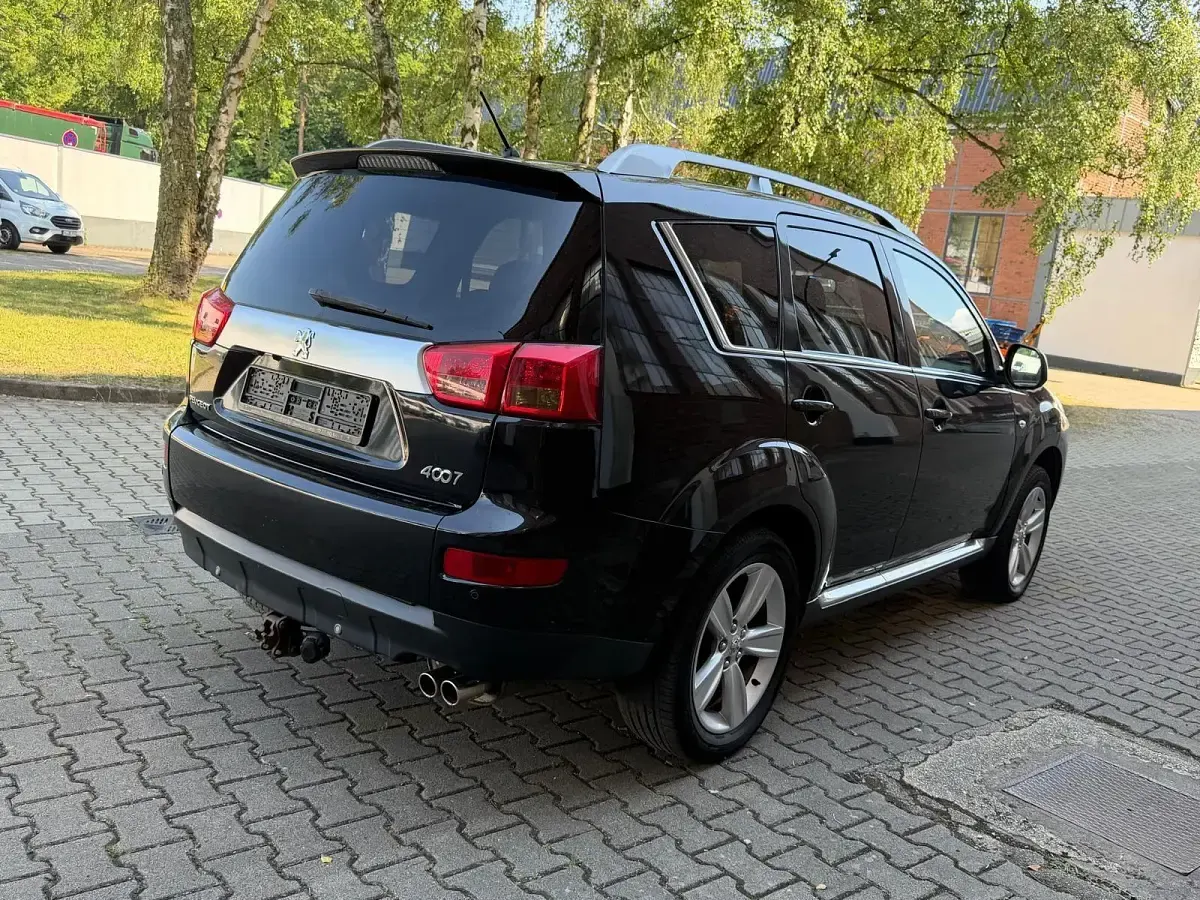 Gebraucht Peugeot 4007 156 PS (114 kW) 2010 Schwarz SUV
