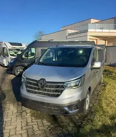 Gebraucht Renault Trafic 150 PS (110 kW) 2025 Silber Van / Kleinbus