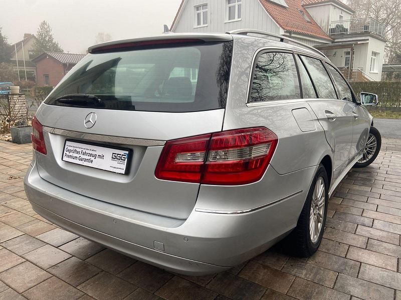 Gebraucht Mercedes E220 Elegance 170 PS (125 kW) 2011 Silber Kombi