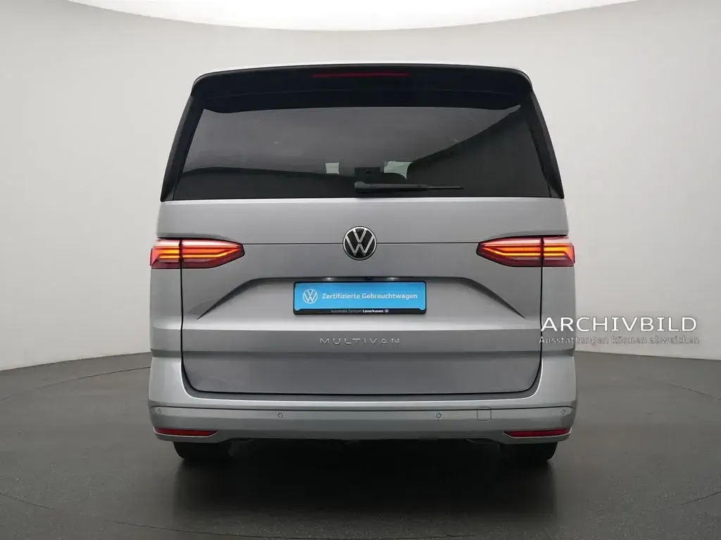 Gebraucht VW Multivan Life 150 PS (110 kW) 2025 Monosilber Van / Kleinbus