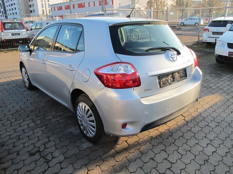 Gebraucht Toyota Auris Life+ 126 PS (92 kW) 2012 Silber Limousine