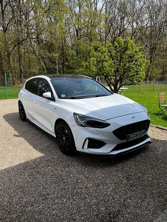 Gebraucht Ford Focus ST-Line 125 PS (91 kW) 2018 Weiß Limousine