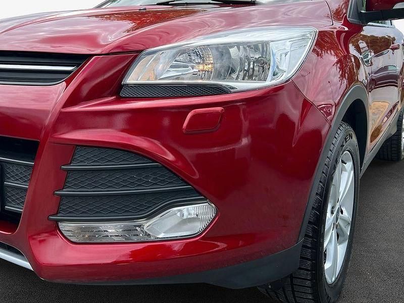 Gebraucht Ford Kuga 150 PS (110 kW) 2016 Rot SUV
