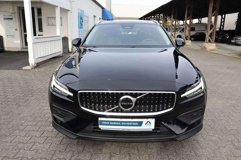 Gebraucht Volvo V60 CC Plus 197 PS (144 kW) 2023 Black solid stone Kombi