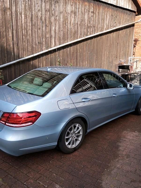 Gebraucht Mercedes E250 204 PS (150 kW) 2015 Silber Limousine