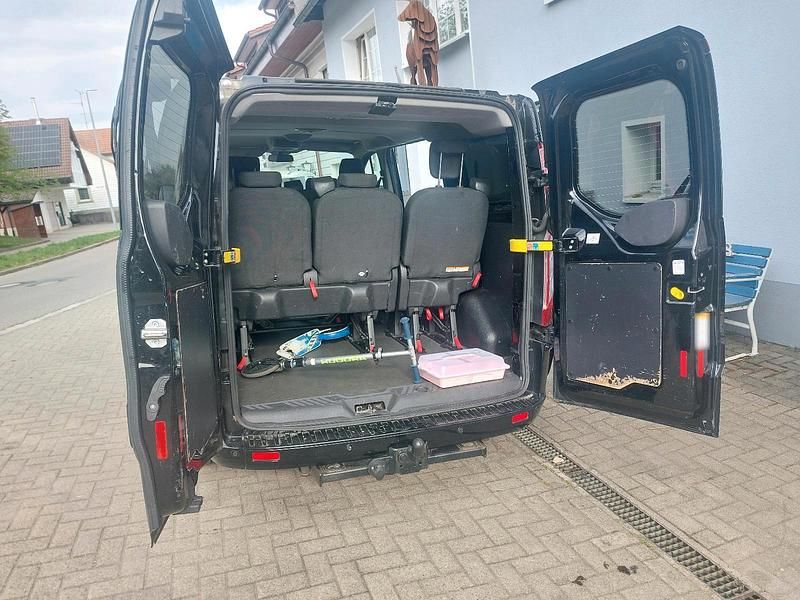 Second-hand Ford Transit Custom 170 CP (125 kW) 2017 Negru Monovolum