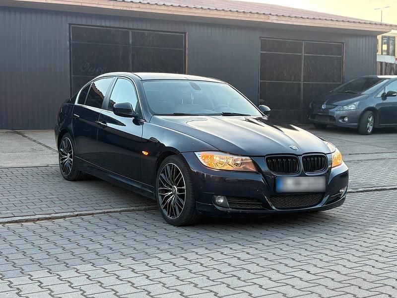 Gebraucht BMW 330 238 PS (175 kW) 2011 Blau Limousine