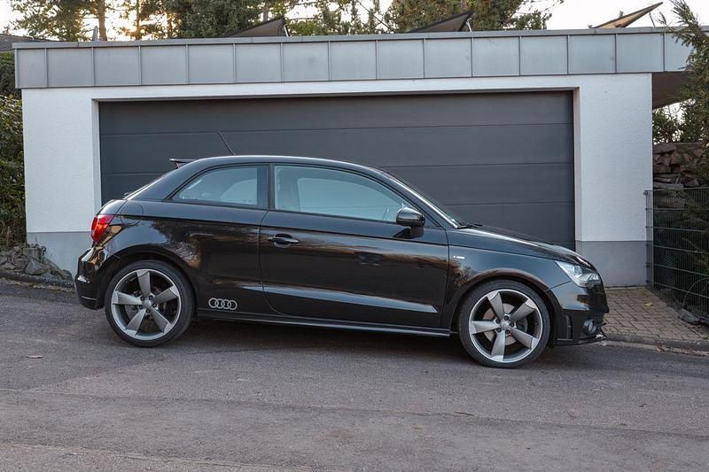 Gebraucht Audi A1 S-Line 122 PS (89 kW) 2011 Schwarz Kleinwagen