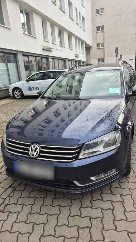 Usata VW Passat 140 CV (102 kW) 2011 Blu Station wagon
