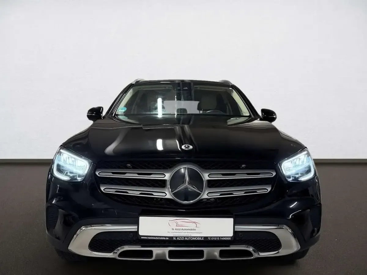 Gebraucht Mercedes GLC300 194 PS (142 kW) 2022 Schwarz  unilack SUV