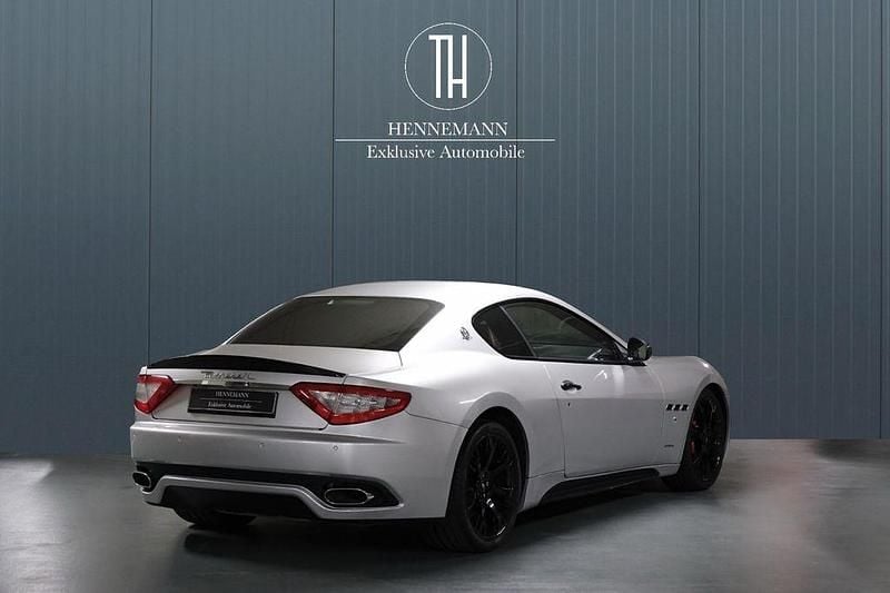Gebraucht Maserati Granturismo 441 PS (324 kW) 2011 Silber metallic Coupé