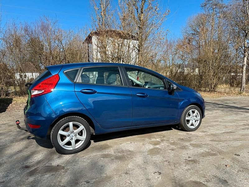 Gebraucht Ford Fiesta 82 PS (60 kW) 2009 Blau Kleinwagen