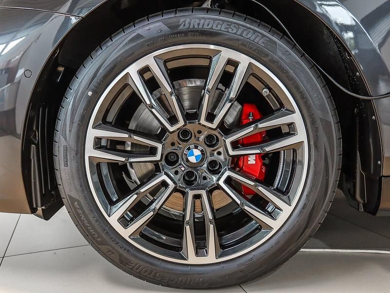 Gebraucht BMW 520 M Sport 197 PS (144 kW) 2026 Grau Kombi