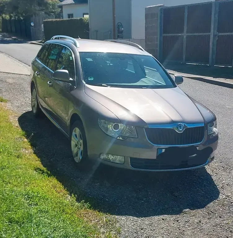 Gebraucht Skoda Superb 140 PS (102 kW) 2011 Violett Kombi