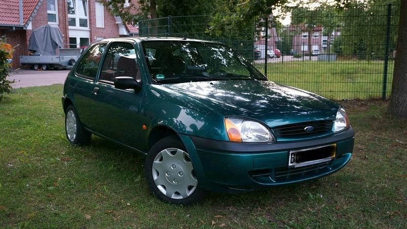 Grün Gebraucht 2000 Ford Fiesta Kleinwagen | 2.000 € - Bild 1/4