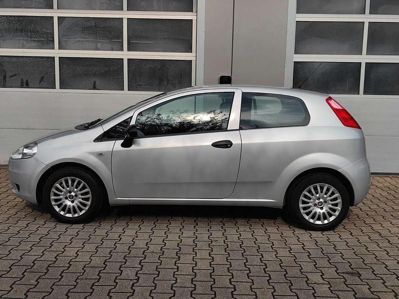 Gebraucht Fiat Grande Punto Pop 69 PS (50 kW) 2013 Reflexsilber Kleinwagen