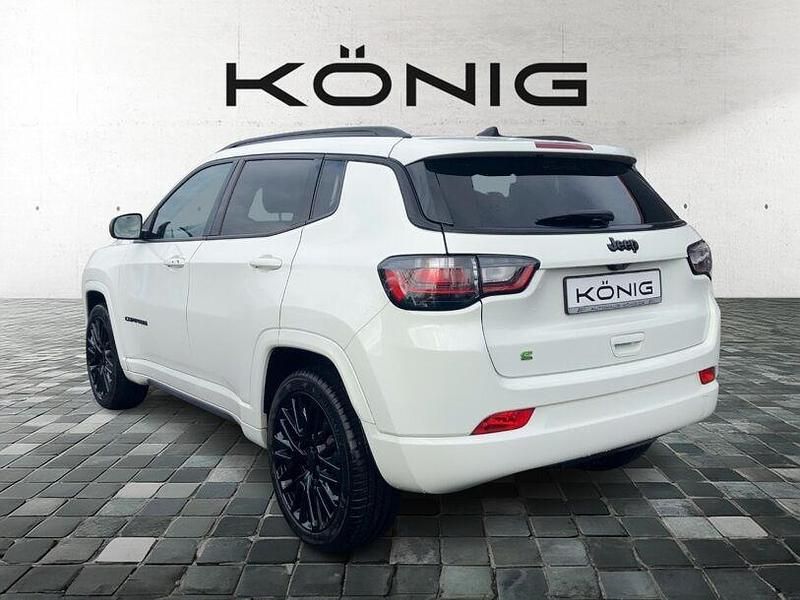 Gebraucht Jeep Compass Altitude 131 PS (96 kW) 2024 Alpineweiß SUV