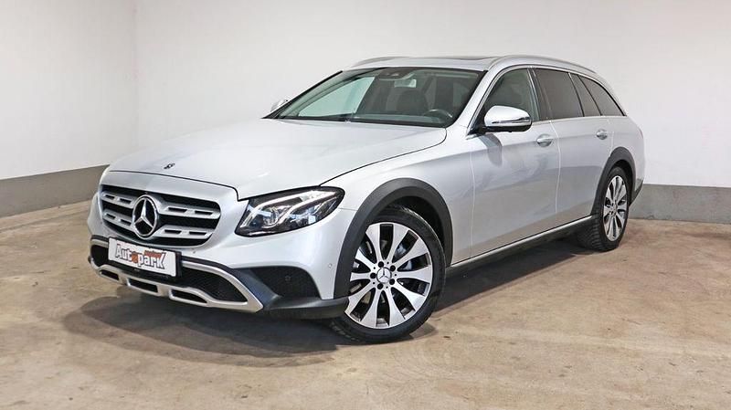 Silber Gebraucht 2019 Mercedes E220 Limousine | 18.500 € (Fairer Preis) - Bild 1/4