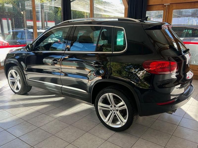 Gebraucht VW Tiguan LOUNGE 150 PS (110 kW) 2015 Schwarz SUV