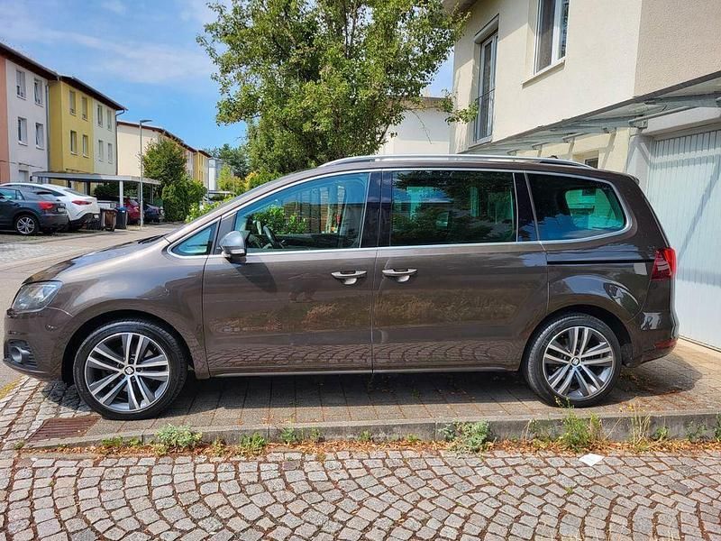 Braun Gebraucht 2017 Seat Alhambra FR-Line Van / Kleinbus | 24.990 € (Fairer Preis) - Bild 1/4