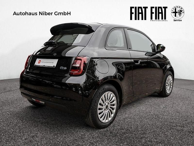 Gebraucht Fiat 500e Action 69 kW (95 PS) 2023 Schwarz Kleinwagen