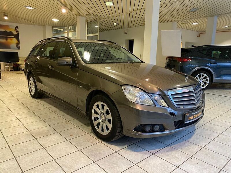 Gebraucht Mercedes E220 170 PS (125 kW) 2010 Grau Limousine