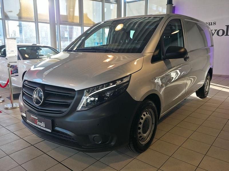Silber Gebraucht 2023 Mercedes Vito Van | 24.940 € (Superpreis) - Bild 1/4