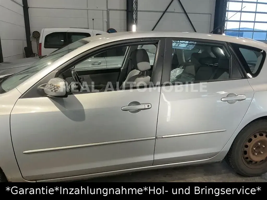 Używany Mazda 3 Comfort 84 KM (61 kW) 2004 Srebrny Sedan/Limuzyna