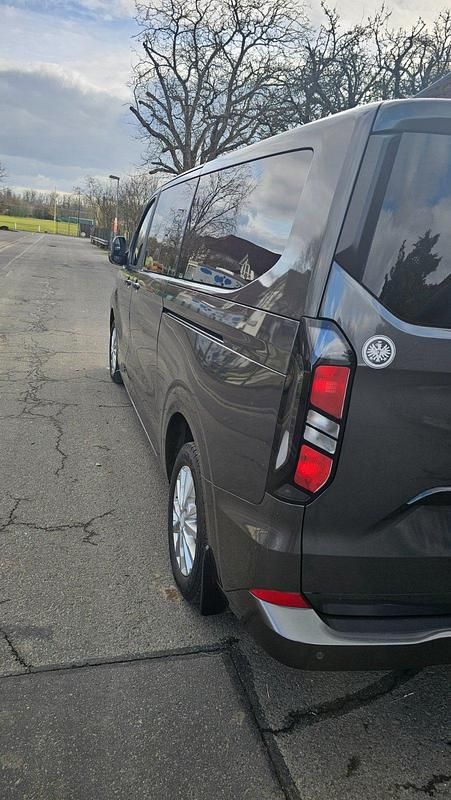 Gebraucht Ford Tourneo Titanium 170 PS (125 kW) 2025 Schwarz Van / Kleinbus